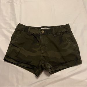 ✨SALE✨ Camo Short Abercrombie & Fitch